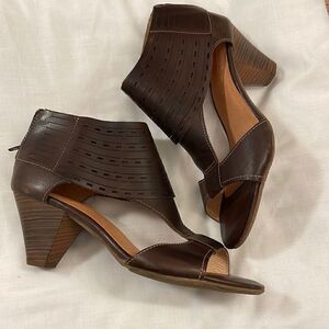 PIKOLINOS BROWN LEATHER SANDALS.  NEW